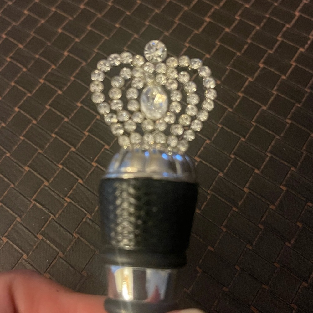 White Rhinestone Crown Cork Stopper - Picture 3 of 4